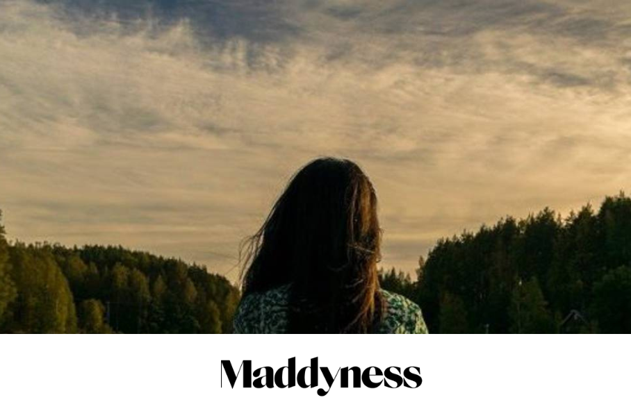 une personne de dos au canada